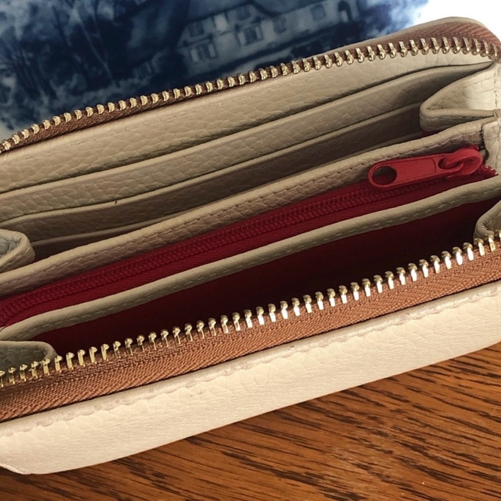 Dooney & Bourke Cream Leather Bag and Wallet Set - Picture 12 of 16